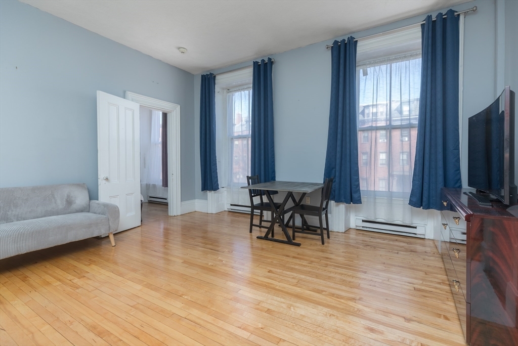 701–703 Massachusetts Avenue, Unit 15