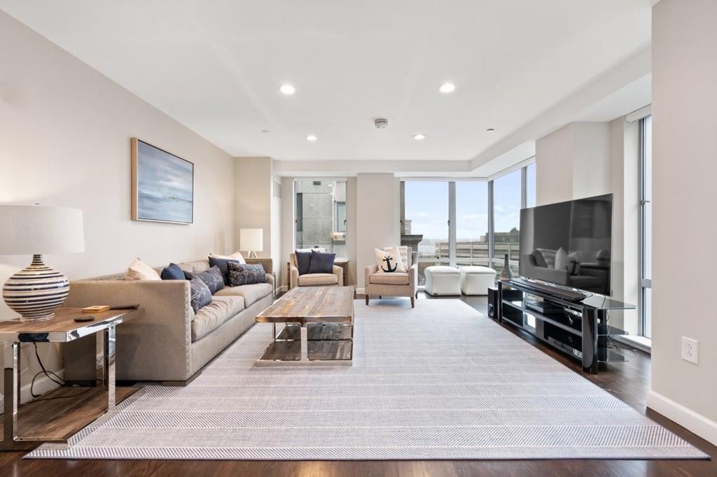 80 Broad Street, Unit 904