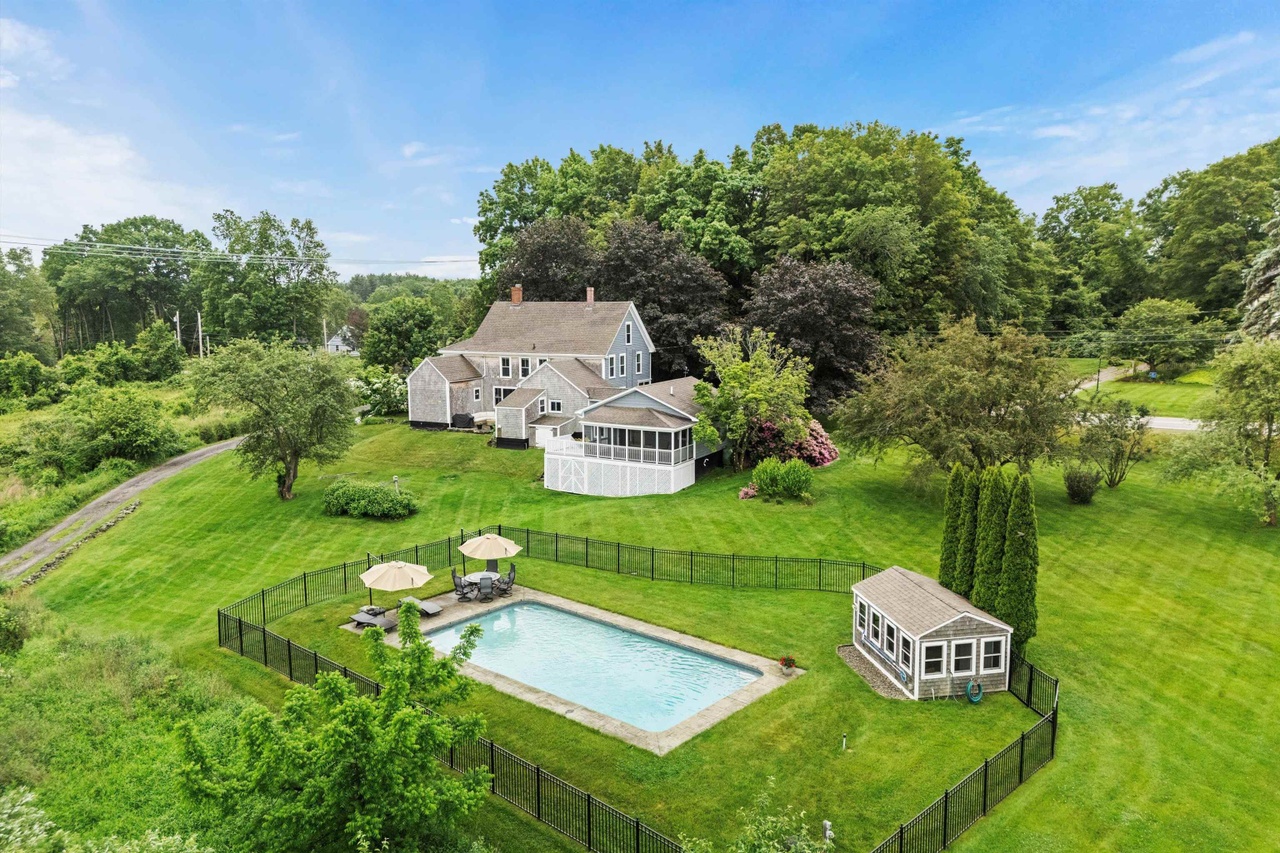 261 Main Avenue, South Hampton, NH 03827